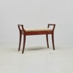 618626 Piano stool